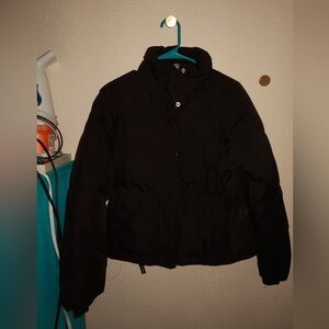 Black puffer jacket, cropped #winterjacket
#topshop